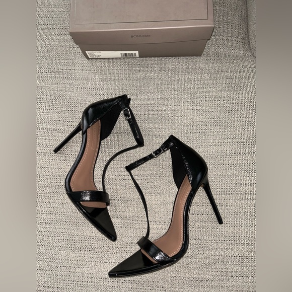BCBG MAX AZRIA “DANIELLE RODI” T STRAP HEEL - Picture 3 of 8